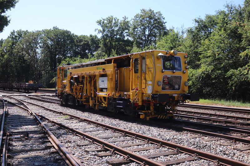 BAM Stopmachine met het fabrieksnummer 1214 en het UIC-nummer 99 84 942 8 702-7.